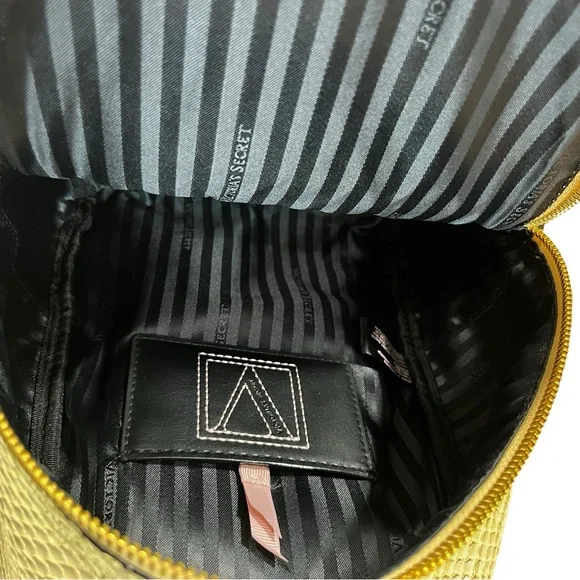 Victoria’s Secret Snakeskin Gold Backpack. Adjustable straps - Picture 13 of 15